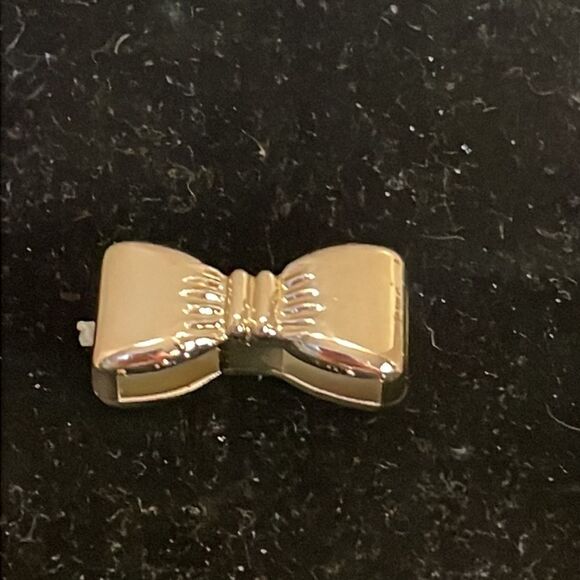 5/8” gold tone bow tie charm/pendant with double sided jump hoop - Picture 2 of 10